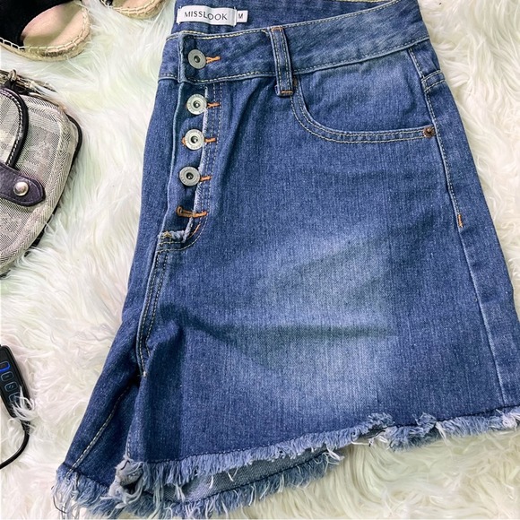 Misslook Medium High Waisted Button Fly Denim Shorts - Women’s Casual Blue Jeans - Picture 2 of 7